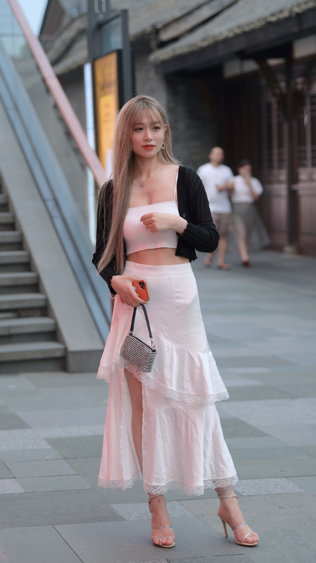 吾观此裙，简而不凡，实乃优雅之选-美美写真