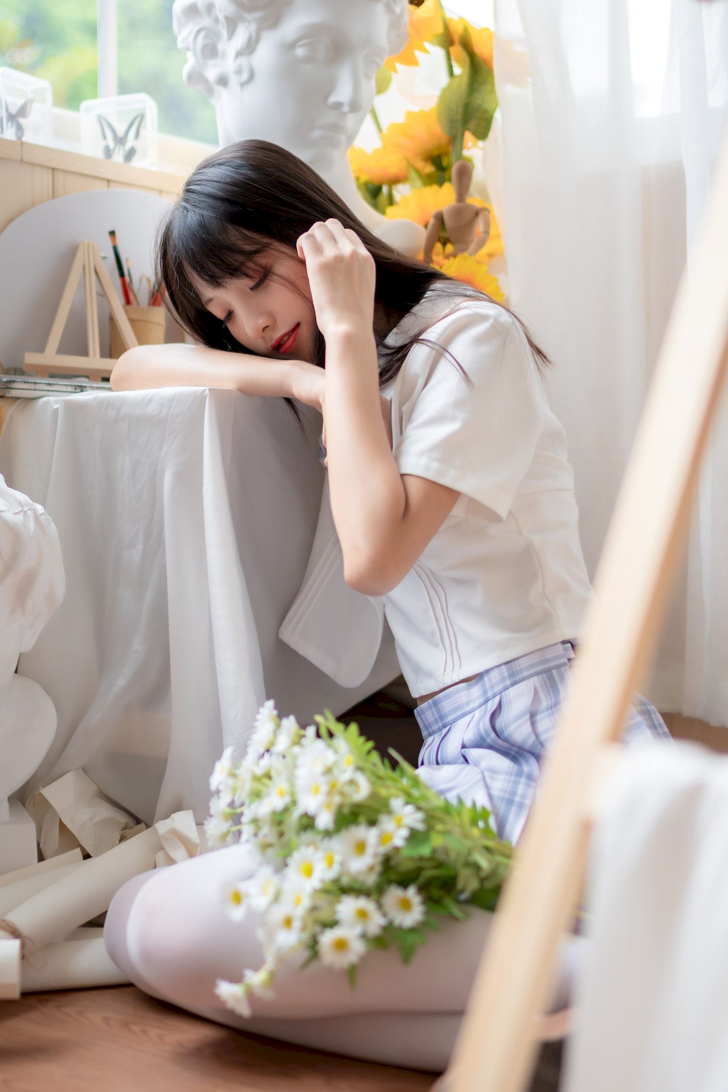 清纯妹子西呱呀呀呀学生制服搭配白色丝袜套图-美美写真