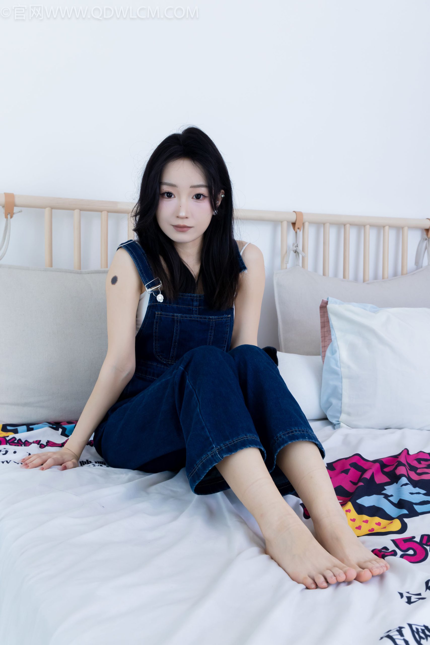 物恋传媒正妹嘟嘟牛仔背带裤居家女友视角套图-美美写真